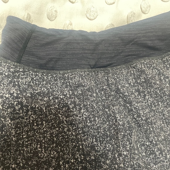 OUTDOOR VOICES DISCONTINUED SHORTS! - Picture 3 of 4